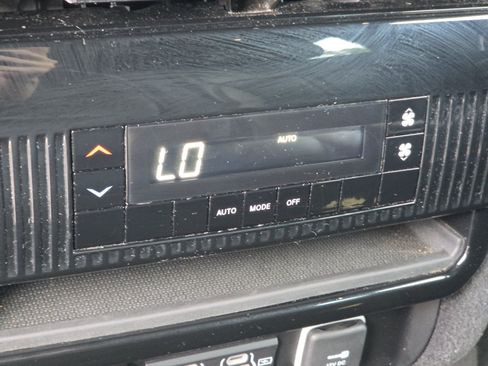 Used 2024 Jeep Wagoneer L Series II RWD image 13