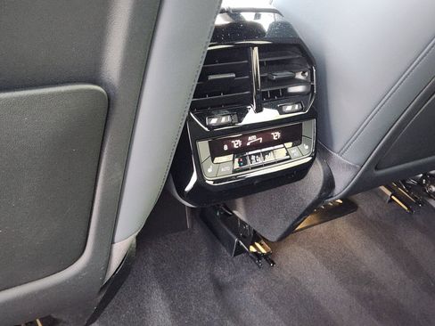 Used 2023 BMW iX M60 image 33