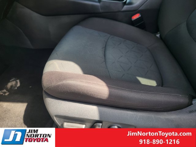 Used 2025 Toyota RAV4 XLE FWD image 24