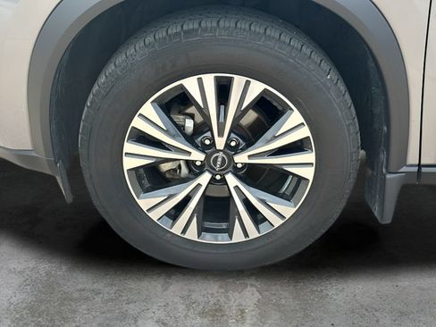 Used 2023 Nissan Rogue SV FWD image 3