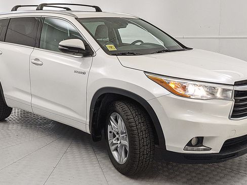 Used 2015 Toyota Highlander Limited w/ Driver Technology Package AWD/4WD image 1