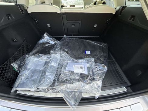 New 2026 Volvo XC60 T8 Ultra w/ Protection Package Premier AWD/4WD image 17