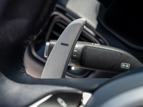 Used 2021 Aston Martin V8 Vantage Roadster RWD image 28
