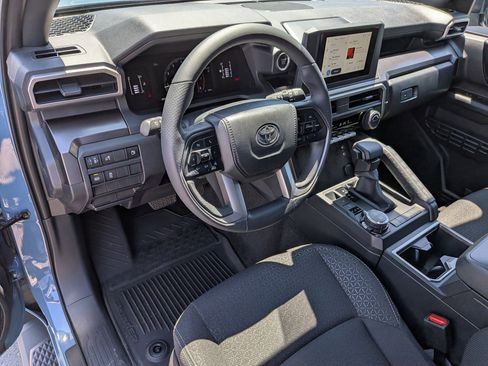 Used 2025 Toyota 4Runner SR5 AWD/4WD image 18