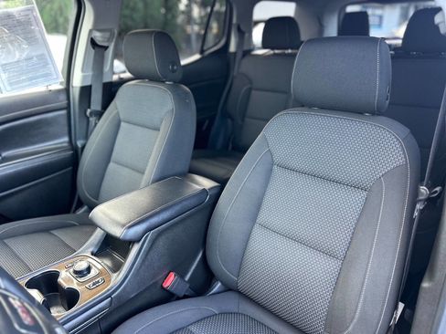 Used 2022 GMC Acadia SLE w/ Driver Convenience Package FWD image 16
