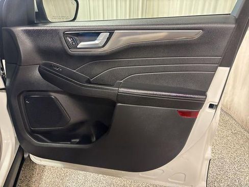 Used 2022 Ford Escape Titanium image 21