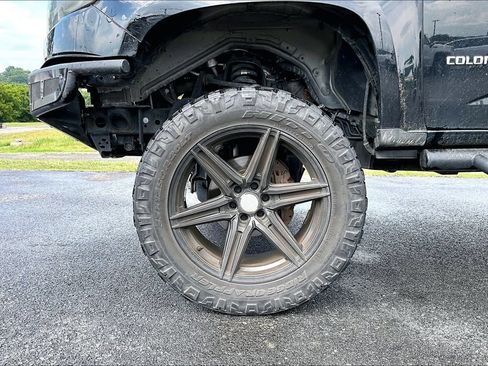 Used 2018 Chevrolet Colorado LT w/ Safety Package RWD image 2