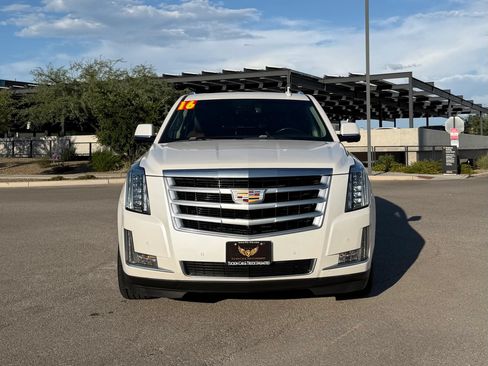 Used 2016 Cadillac Escalade Luxury AWD/4WD image 7