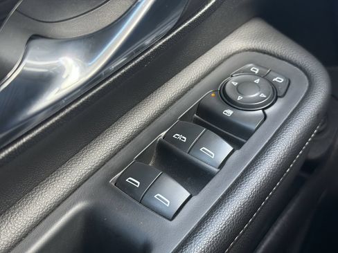 Used 2024 GMC Terrain SLT AWD/4WD image 11