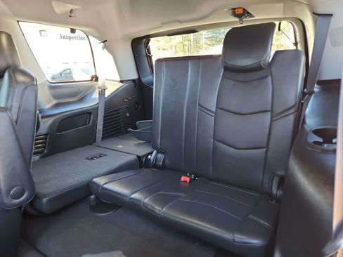 Used 2020 Cadillac Escalade Premium Luxury image 32