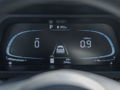 Certified 2025 Hyundai Elantra Sport image 37