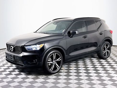 Used 2020 Volvo XC40 T5 R-Design image 4