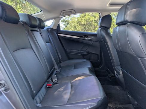 Used 2017 Honda Civic Touring image 15