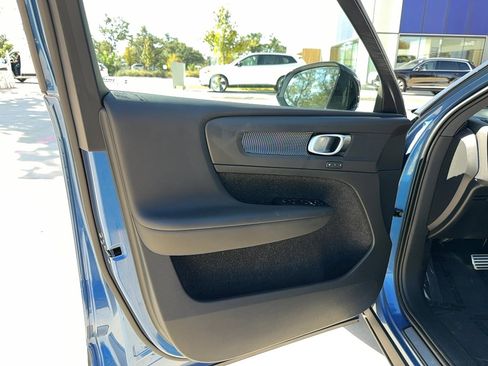 Used 2021 Volvo XC40 T5 R-Design w/ Protection Package image 10