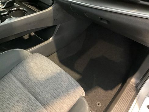 Used 2022 Nissan Rogue SV image 25