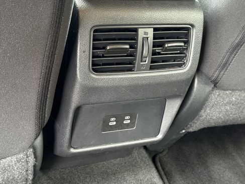 Used 2024 Nissan Rogue SV AWD/4WD image 11