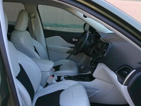 Used 2021 Jeep Cherokee Latitude Plus image 29