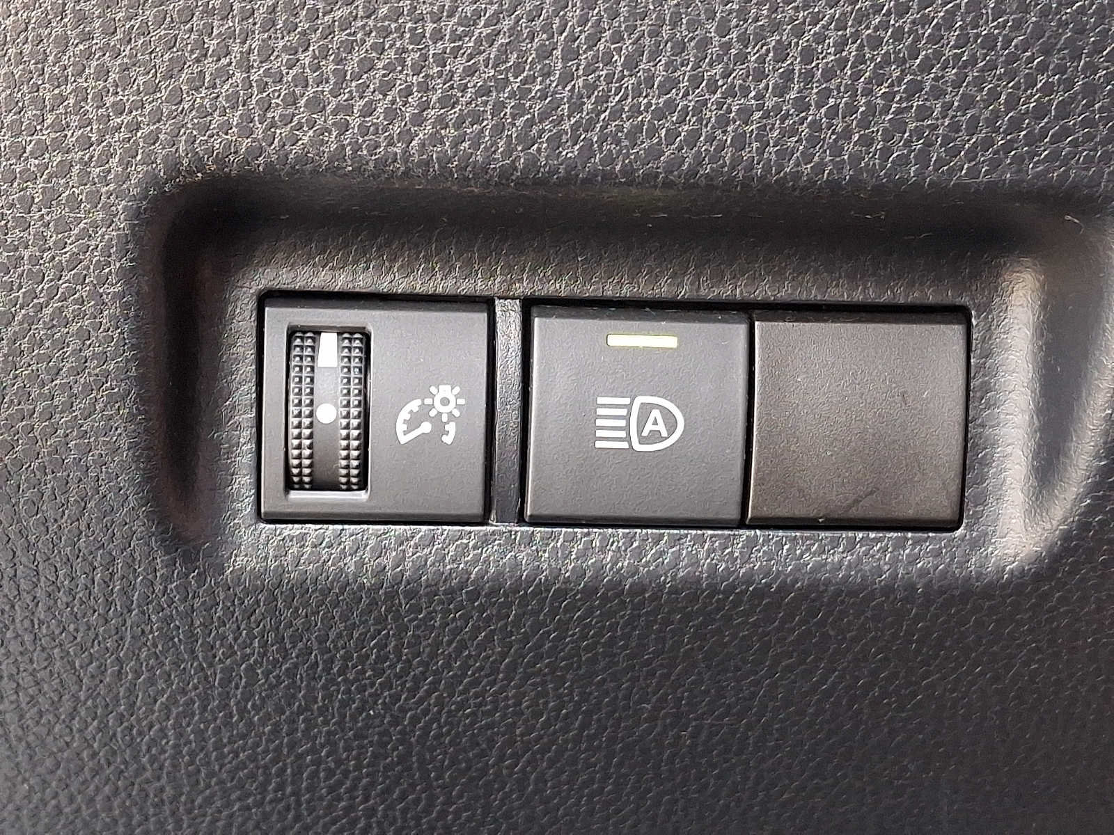 Used 2020 Toyota RAV4 LE w/ All Weather Liner Package AWD/4WD image 21
