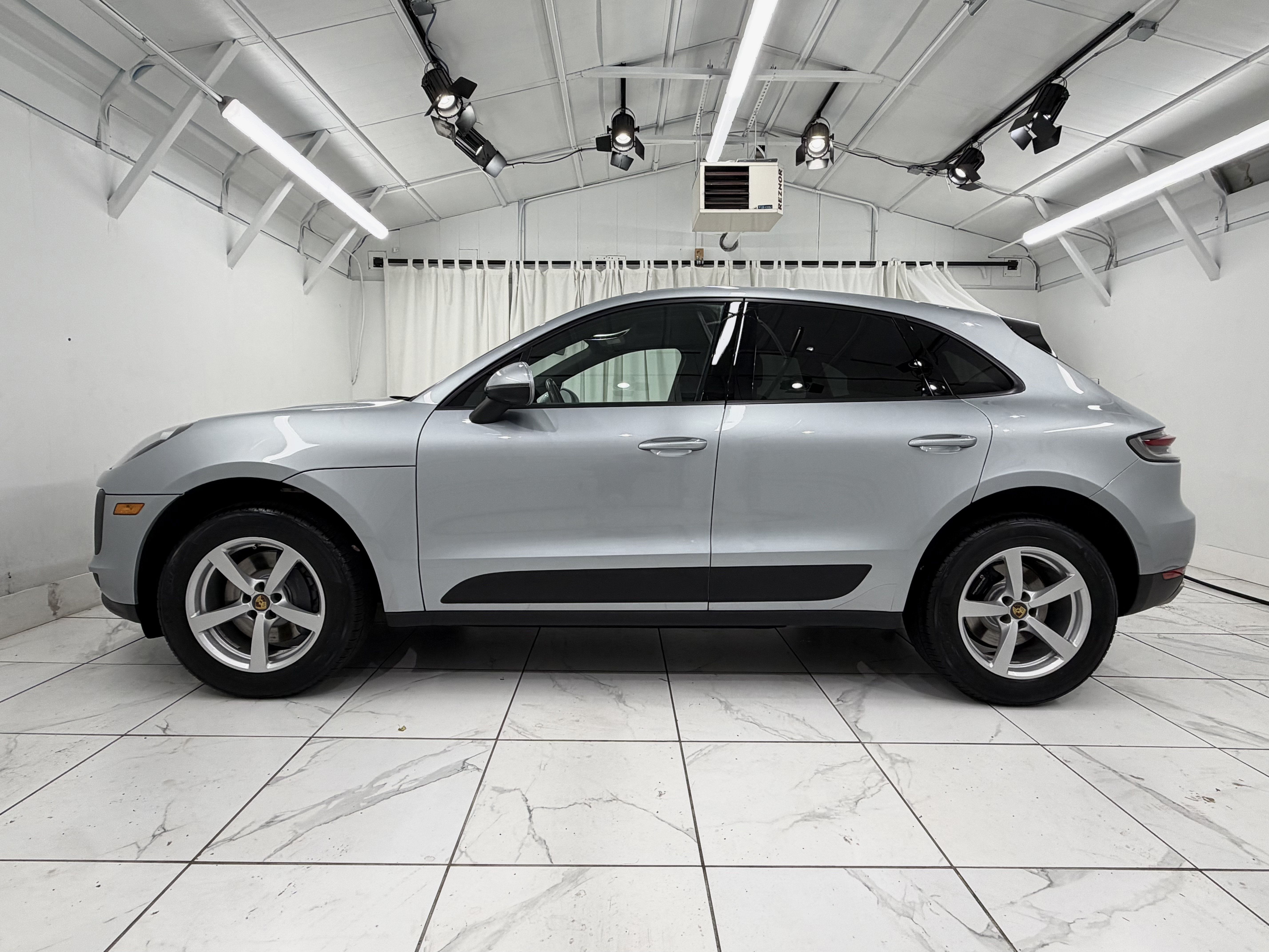 Certified 2021 Porsche Macan AWD/4WD image 15