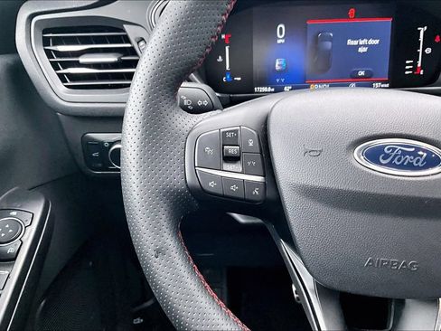 Used 2024 Ford Escape ST-Line w/ Tech Pack #1 AWD/4WD image 18
