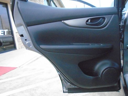 Used 2021 Nissan Rogue Sport S image 27