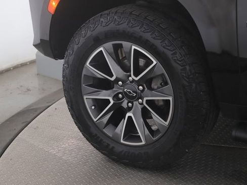 Used 2024 Chevrolet Suburban Z71 w/ Z71 Off-Road Package AWD/4WD image 13