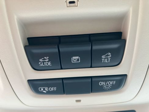 Used 2023 Buick Envision Avenir FWD image 22