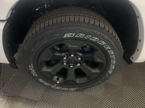 New 2026 RAM 1500 4x4 Crew Cab image 38