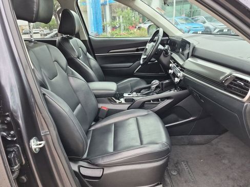 Used 2025 Kia Telluride S image 26