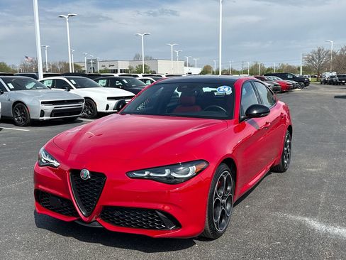 Used 2024 Alfa Romeo Giulia Veloce AWD/4WD image 7