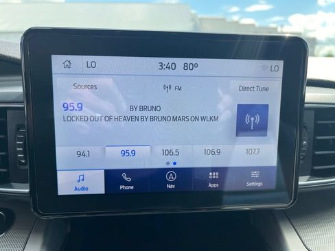 Used 2022 Ford Explorer XLT w/ XLT Sport Appearance Package AWD/4WD image 21