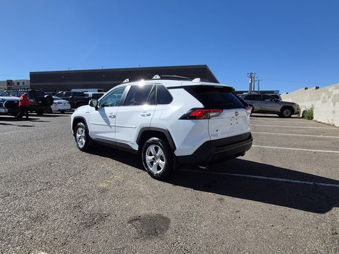 Used 2021 Toyota RAV4 XLE w/ Convenience Package AWD/4WD image 3
