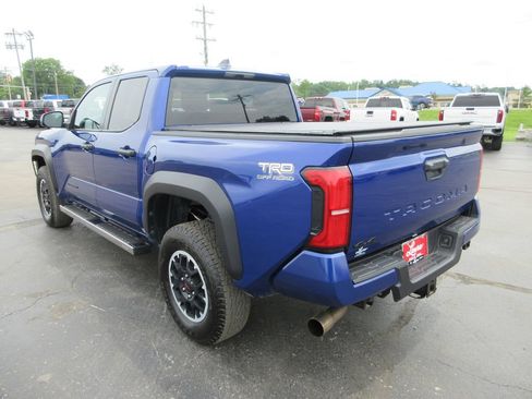 Used 2024 Toyota Tacoma TRD Off-Road AWD/4WD image 10