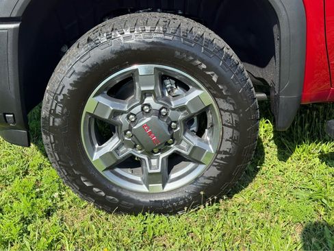 New 2025 GMC Sierra 2500 SLT w/ SLT Premium Package image 9