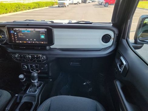 Used 2025 Jeep Wrangler Unlimited Sahara AWD/4WD image 25
