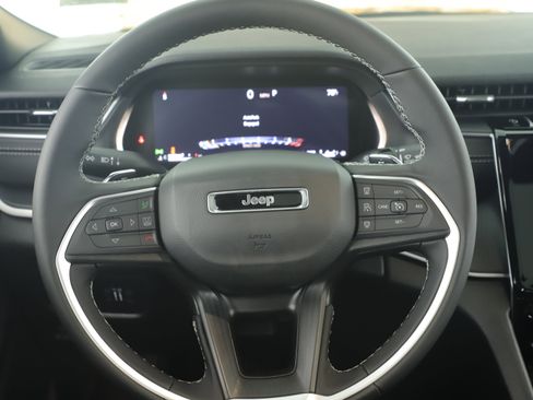 New 2025 Jeep Grand Cherokee L Laredo image 19