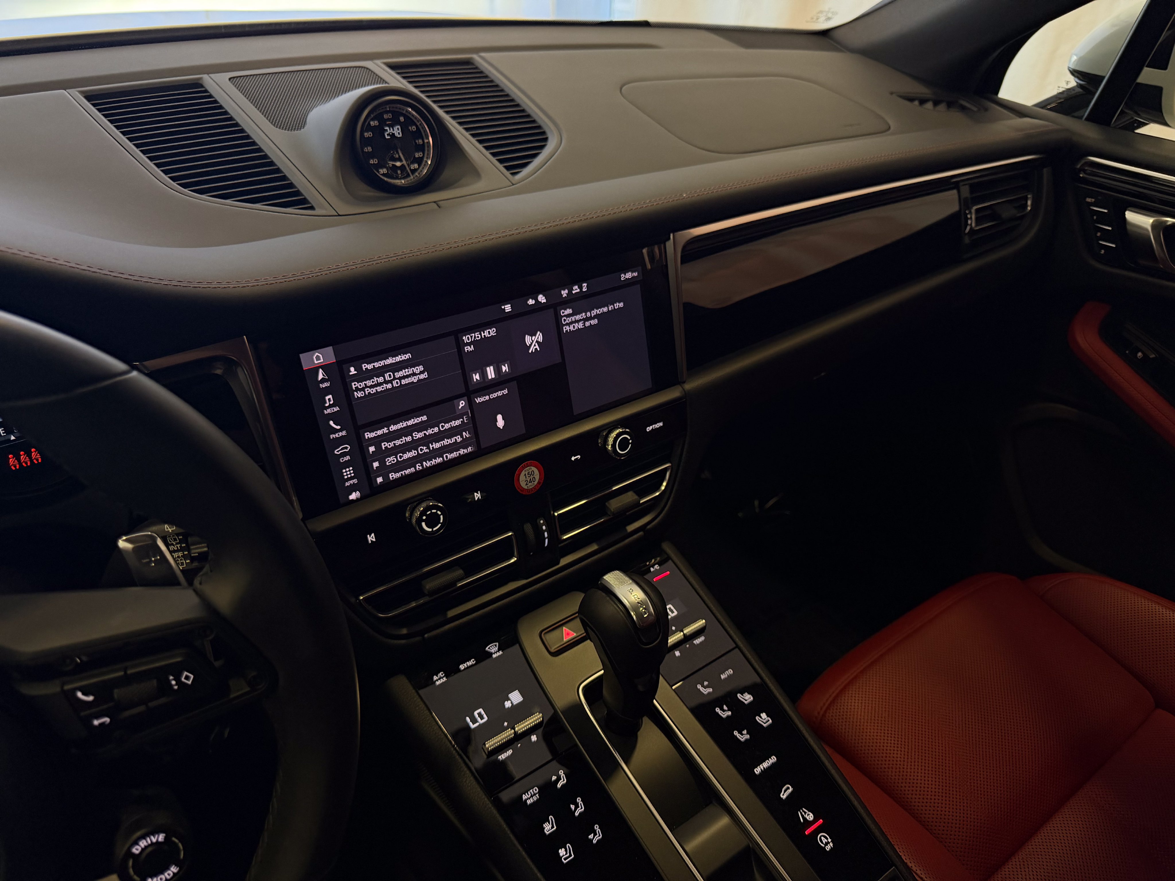 Certified 2026 Porsche Macan Turbo AWD/4WD image 18