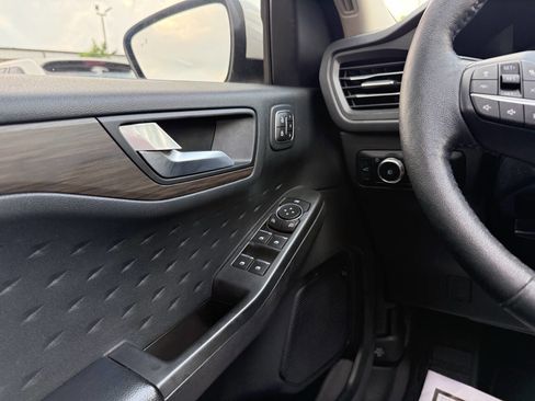 Used 2020 Ford Escape Titanium AWD/4WD image 29