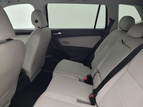 Used 2021 Volkswagen Tiguan SEL AWD/4WD image 18