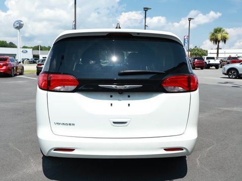 Used 2024 Chrysler Voyager LX FWD image 5
