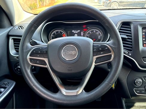 Used 2019 Jeep Cherokee Latitude w/ Popular Appearance Group image 13