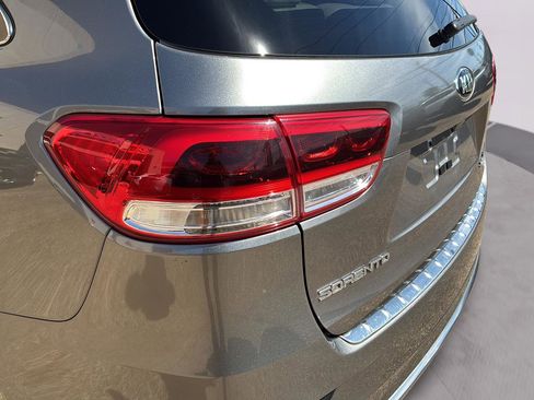 Used 2016 Kia Sorento SX image 5