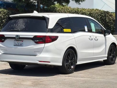Certified 2024 Honda Odyssey Sport image 4