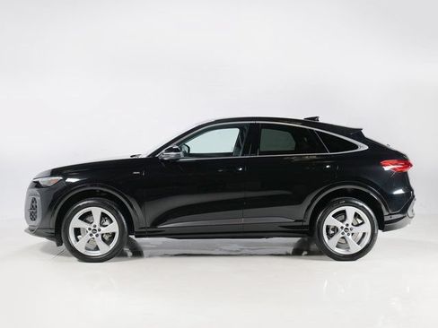Used 2025 Audi Q5 Premium Plus w/ Premium Plus AWD/4WD image 2