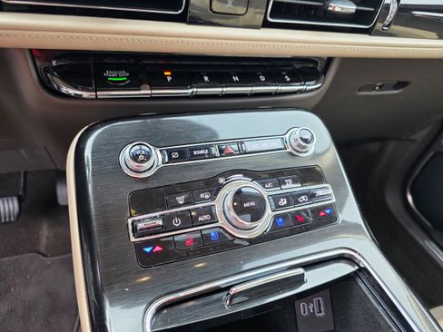 Used 2021 Lincoln Nautilus Reserve w/ Equipment Group 201A image 10