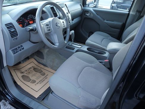 Used 2017 Nissan Frontier SV image 9