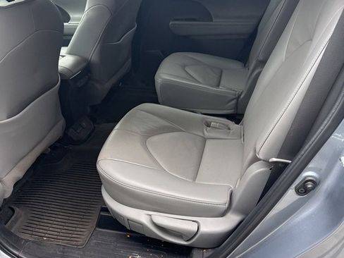 Used 2022 Toyota Highlander Limited image 8