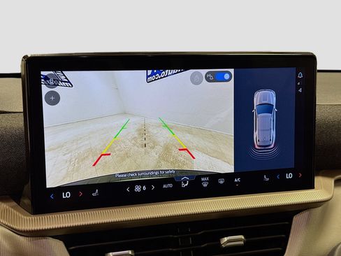 Used 2025 Ford Explorer Active RWD image 14