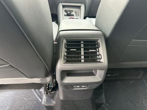 New 2026 Volkswagen Tiguan SE AWD/4WD image 19