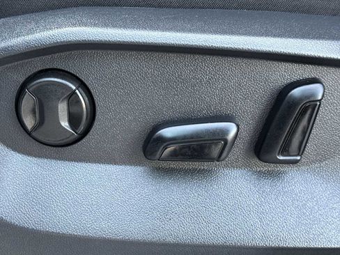 Used 2024 Volkswagen Tiguan SE image 16